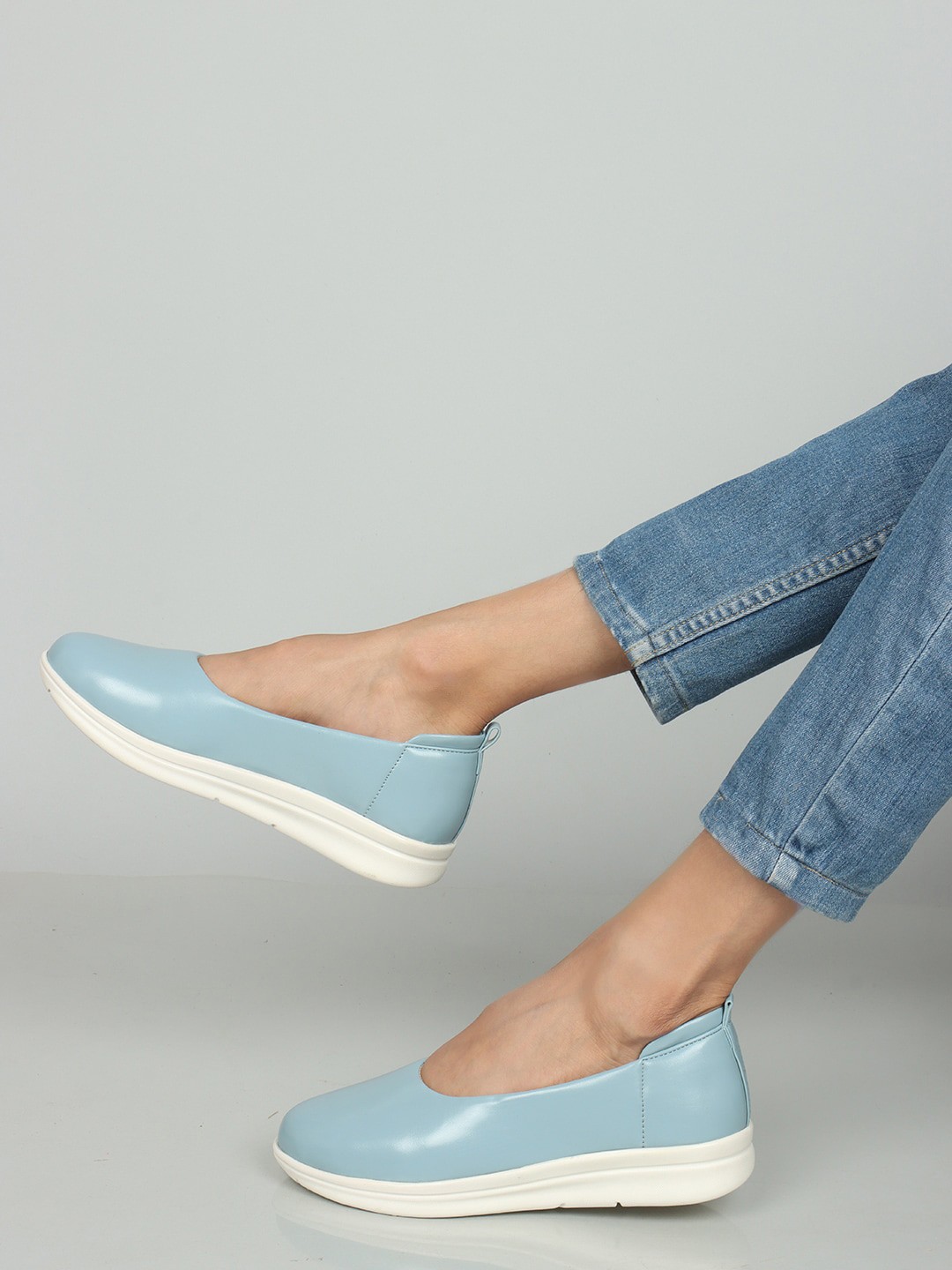 

ICONICS Women Round Toe Ballerinas, Blue