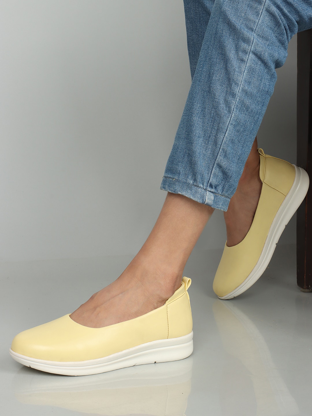 

ICONICS Women Round Toe Ballerinas, Yellow