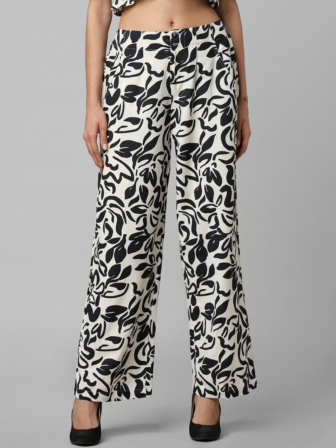 

ONLY Women Printed Straight Fit High-Rise Trousers, Black