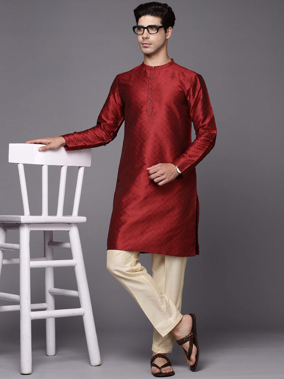 

Indo Era Men Woven Design Geometric Kurta, Maroon