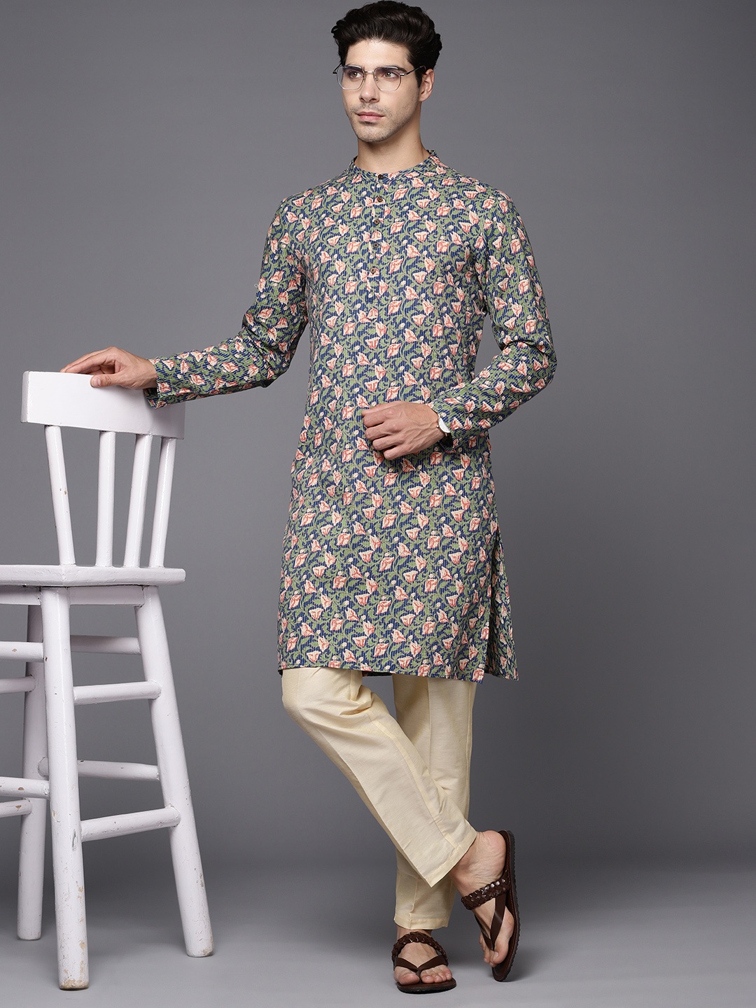 

Indo Era Men Floral Printed Thread Work Kurta, Blue