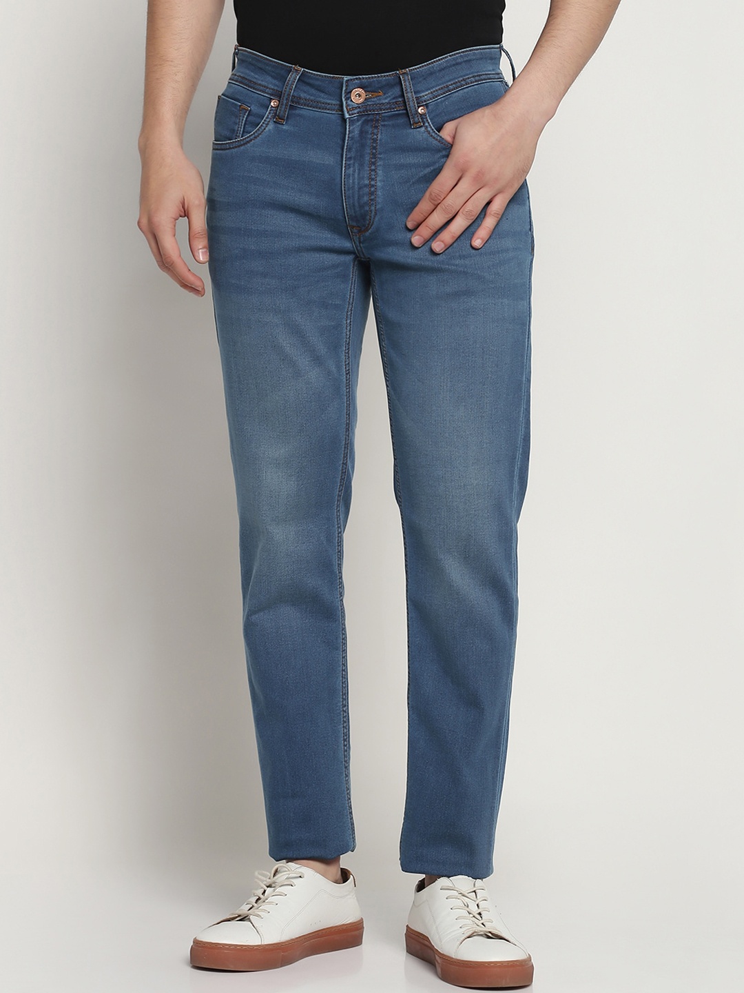 

Blackberrys Men Buff Fit Slim Fit Low-Rise Light Fade Stretchable Jeans, Blue