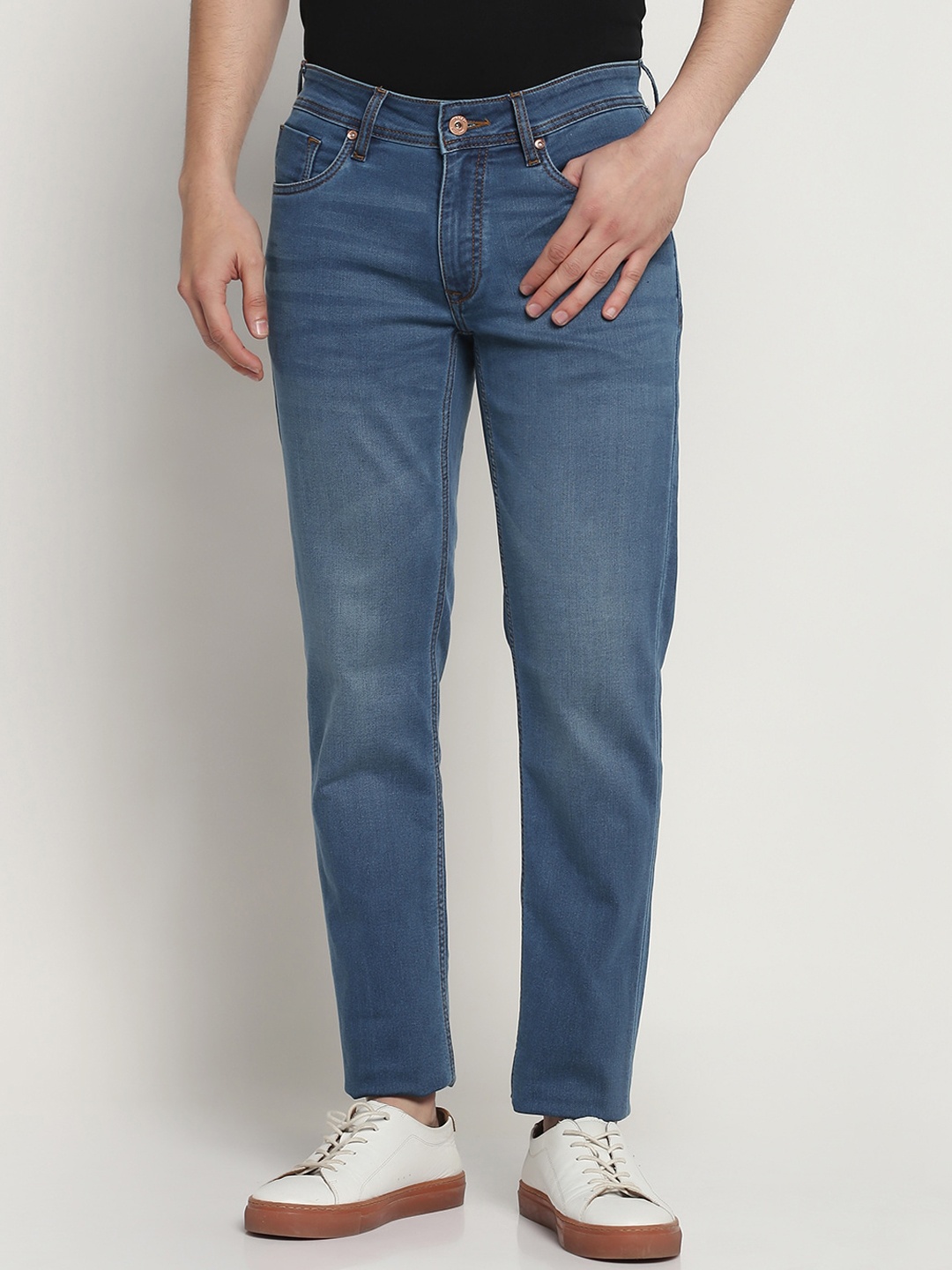 

Blackberrys Men Buff Fit Slim Fit Low-Rise Light Fade Stretchable Jeans, Blue