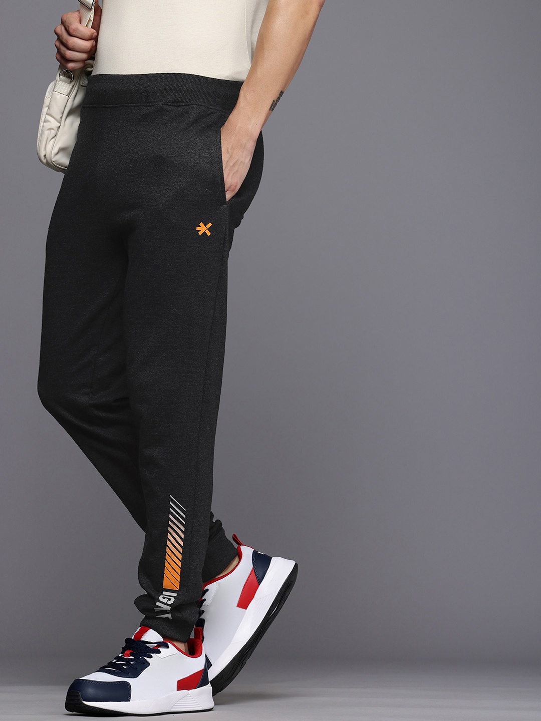 

HRX by Hrithik Roshan Men Typography Regular Fit Joggers, Charcoal