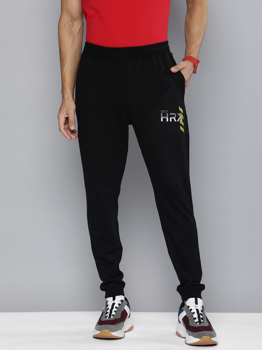 

HRX by Hrithik Roshan Men Typography Regular Fit Joggers, Black