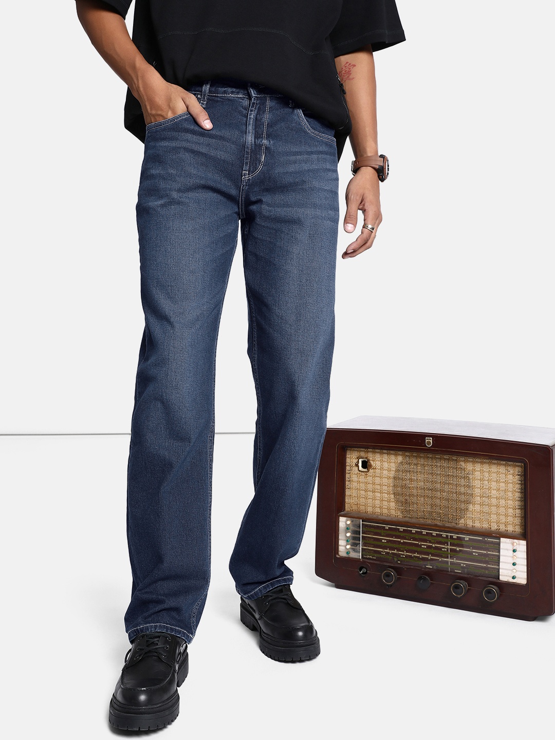 

The Roadster Life Co. Men Straight Fit Light Fade Stretchable Casual Jeans, Blue