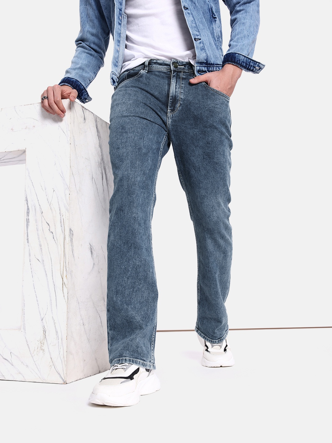 

The Roadster Life Co. Men Bootcut Heavy Fade Stretchable Vintage Jeans, Blue