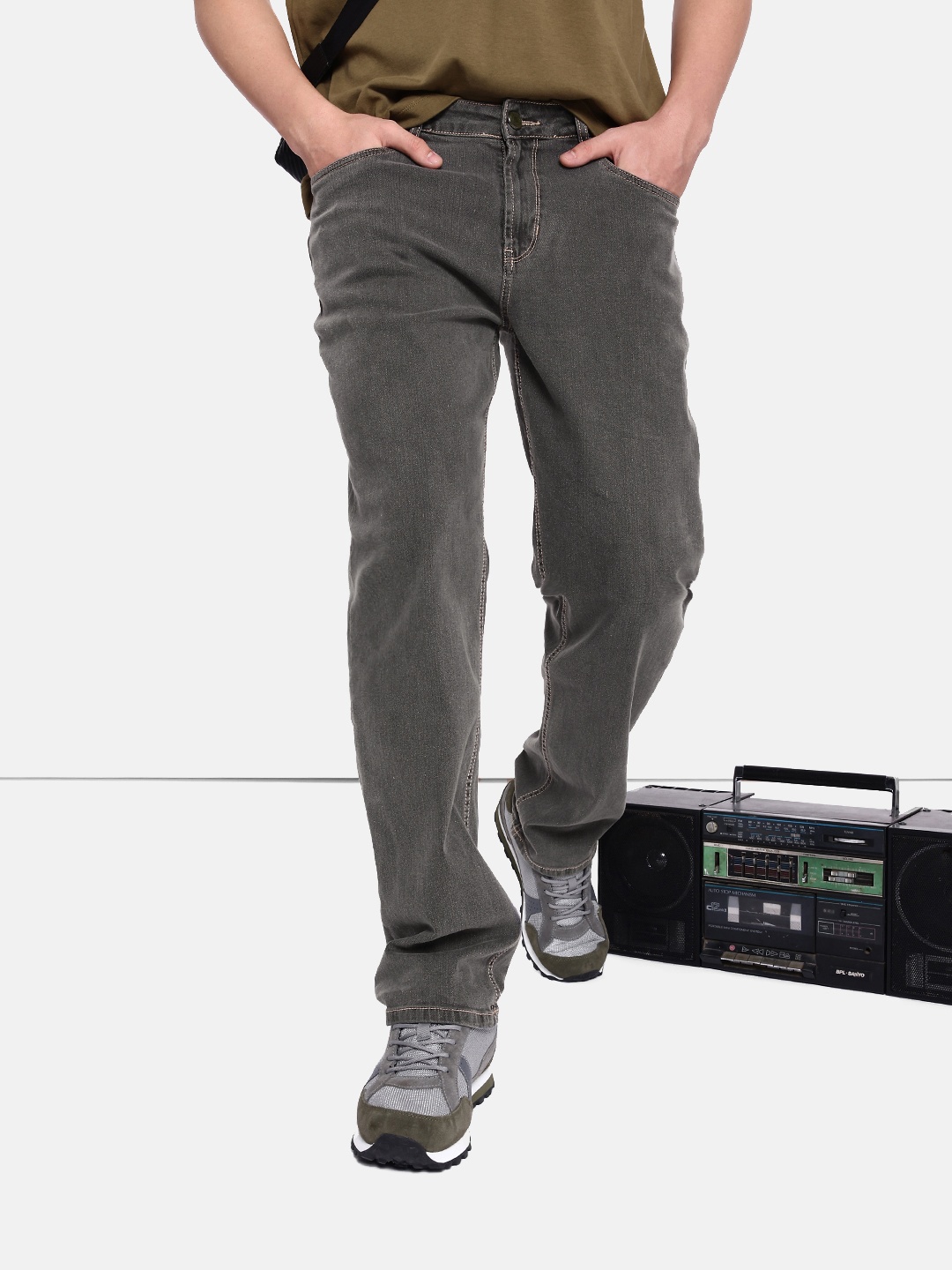 

The Roadster Life Co. Men Ash Grey Mid-Rise Stretchable Vintage Straight Jeans