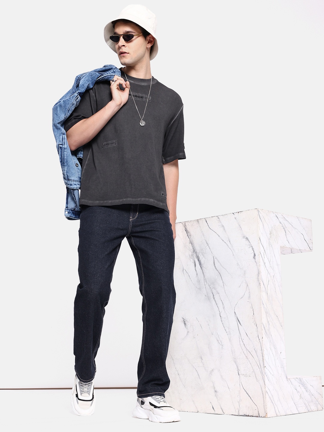 

The Roadster Life Co. Men Navy Blue Mid-Rise Stretchable Vintage Straight Jeans