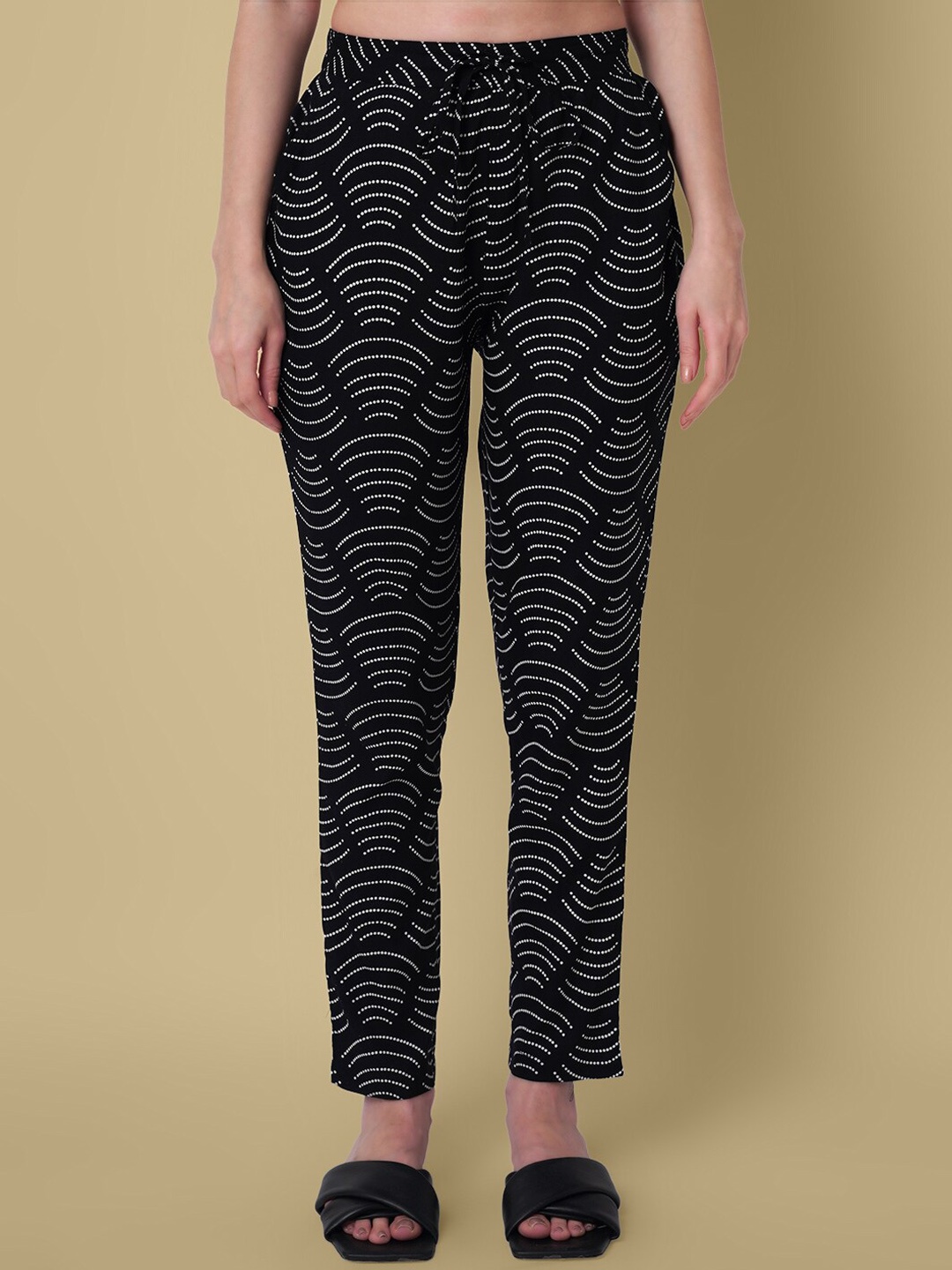 

DAEVISH Women Abstract Printed Relaxed Mid-Rise Easy Wash Trouser, Black