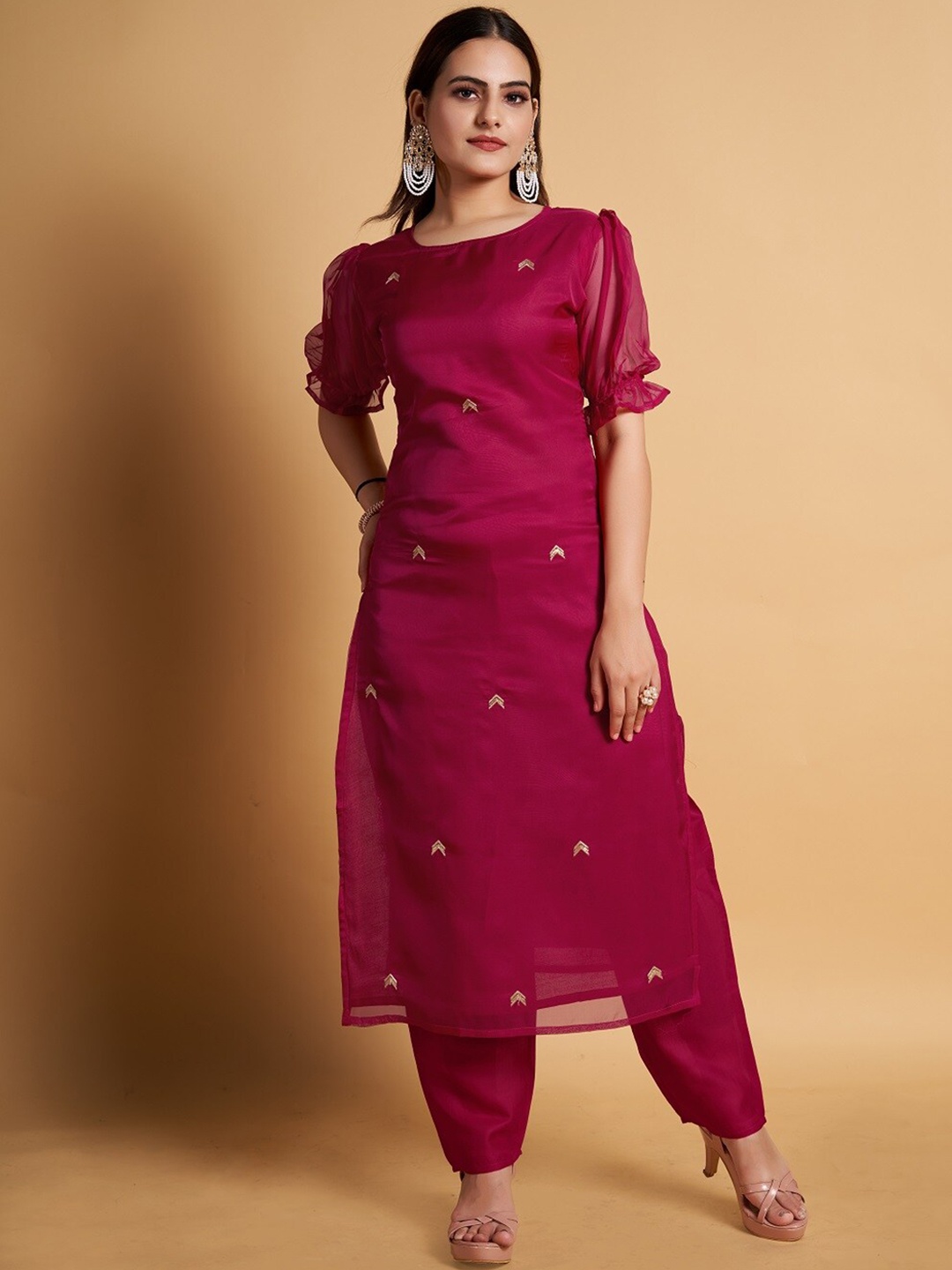 

LABEL D11 Embroidered Square Neck Puff Sleeves Kurta With Salwar, Magenta