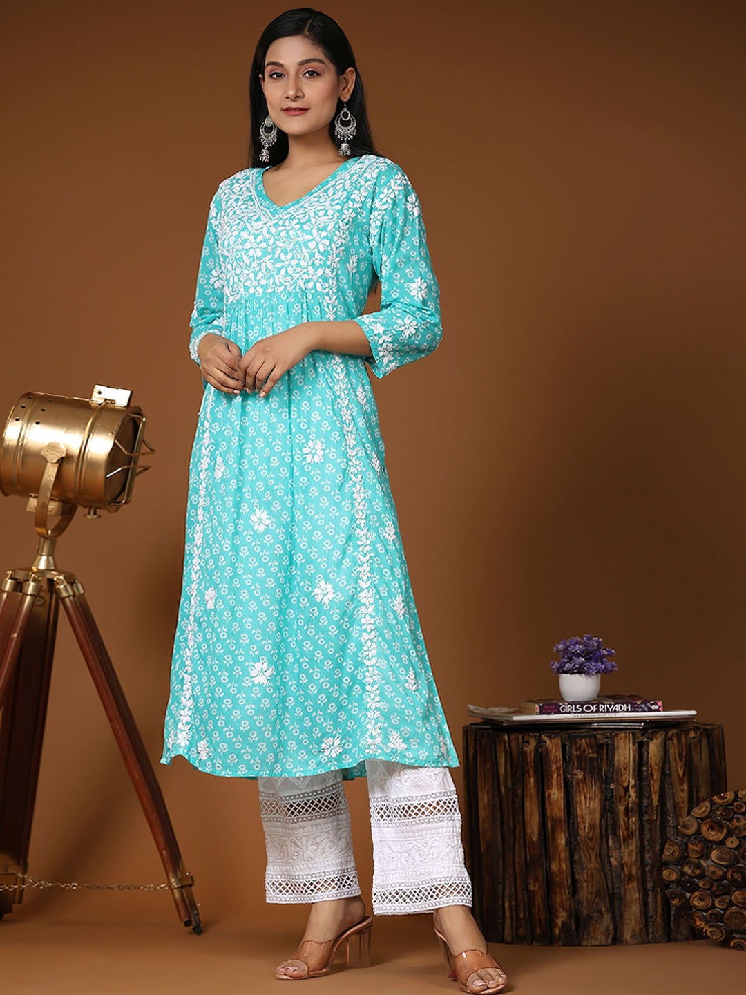 

HOUSE OF KARI Floral Embroidered A-line Cotton Kurta, Blue