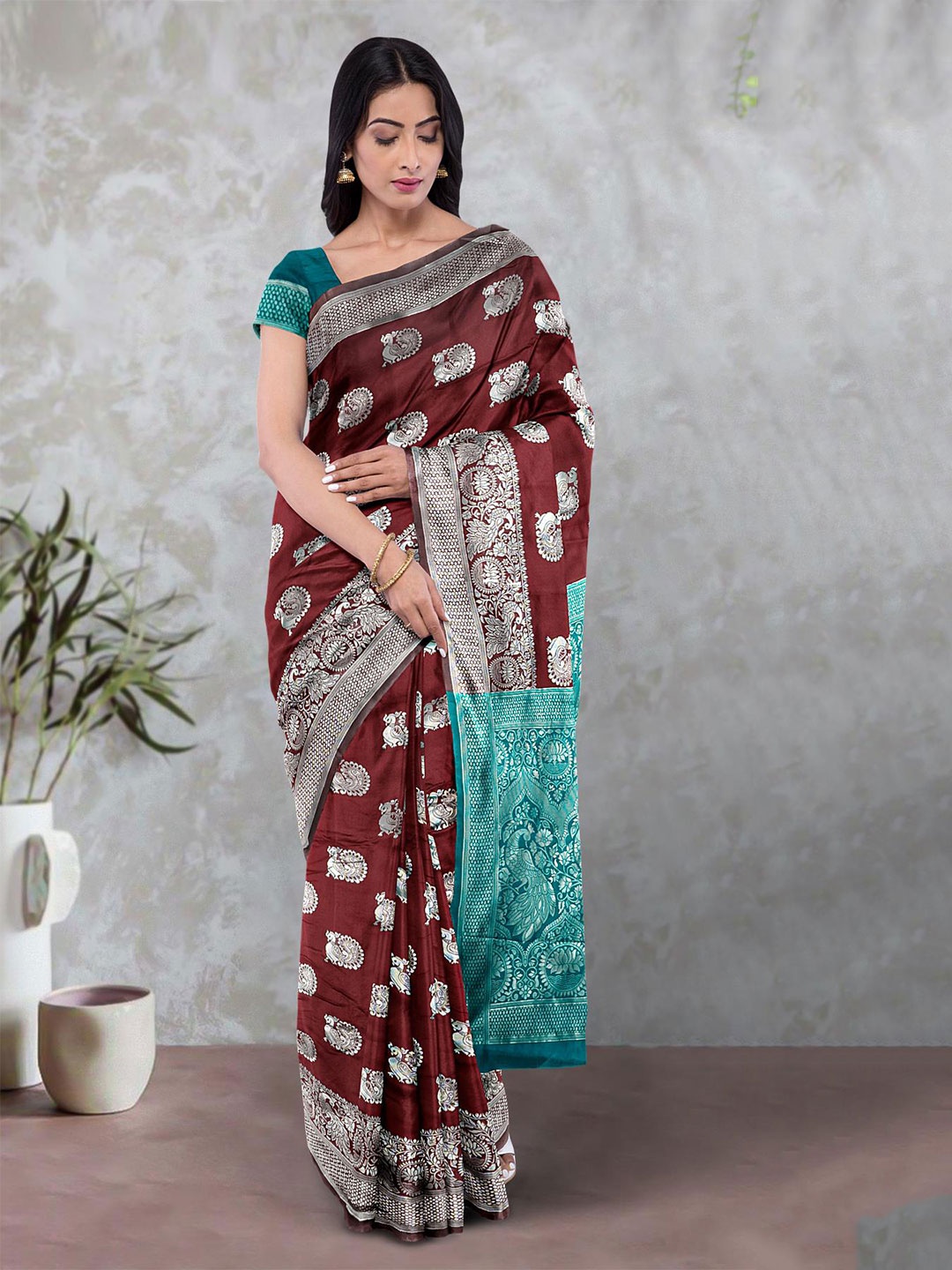 

Kalamandir Ethnic Motifs Zari Saree, Brown