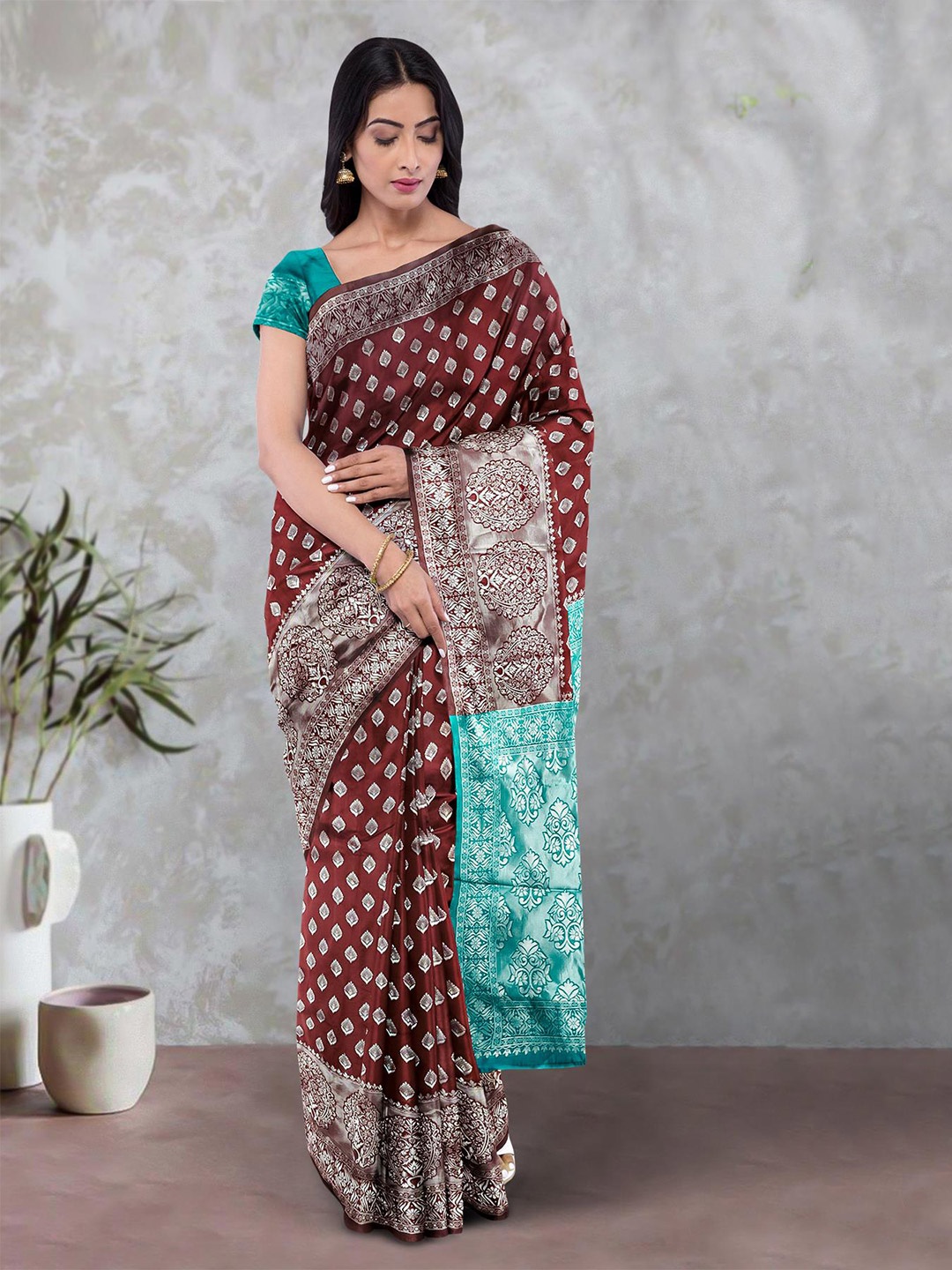 

Kalamandir Ethnic Motifs Woven Design Zari Saree, Brown