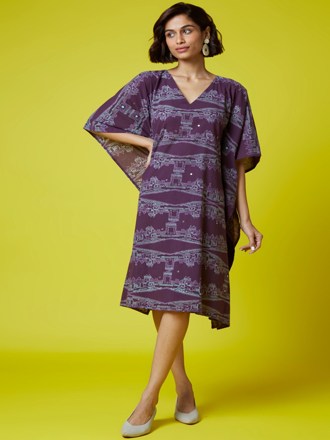 

OKHAI Ethnic Motifs Printed V-Neck Mirror Work Pure Cotton Kaftan Kurta, Purple