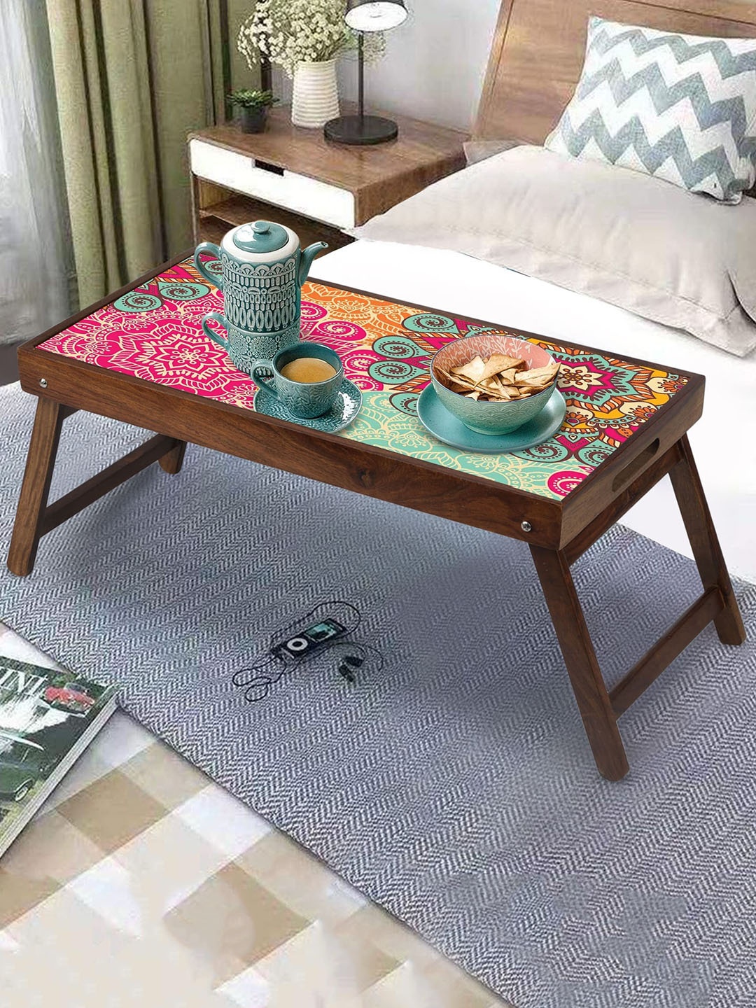 

GLOBALLY INDIAN Brown & Pink Printed Wooden Breakfast Table Cum Serving Tray