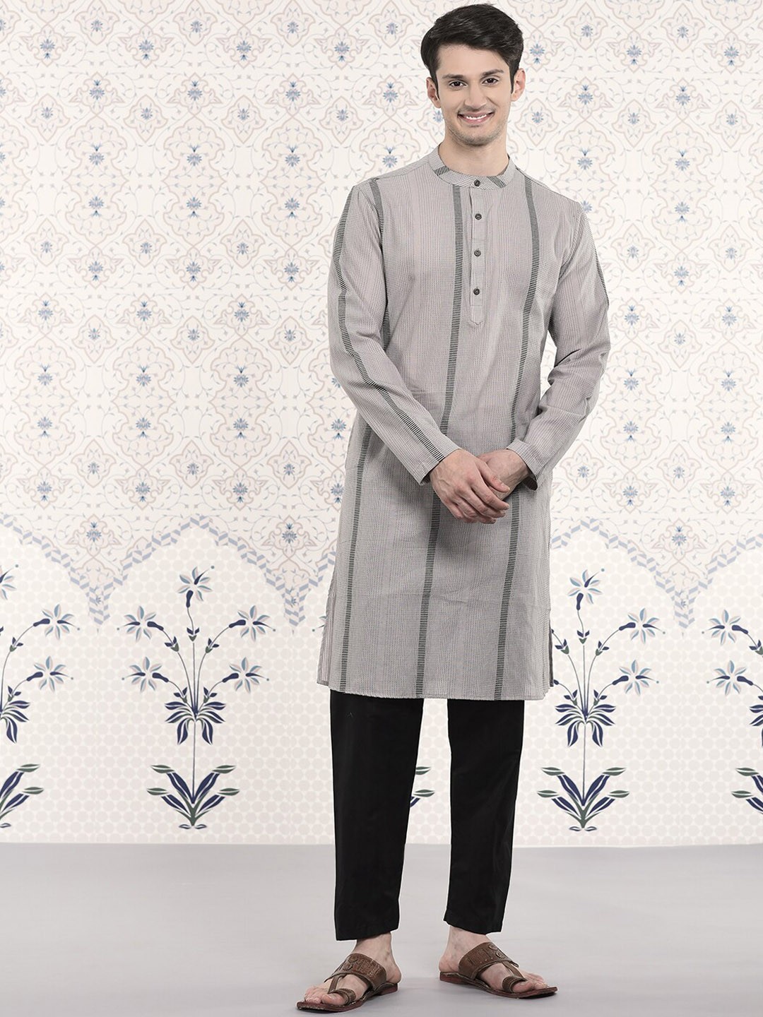 

Ode by House of Pataudi Striped Mandarin Collar Jacquard Kurta with Pyjamas, Silver