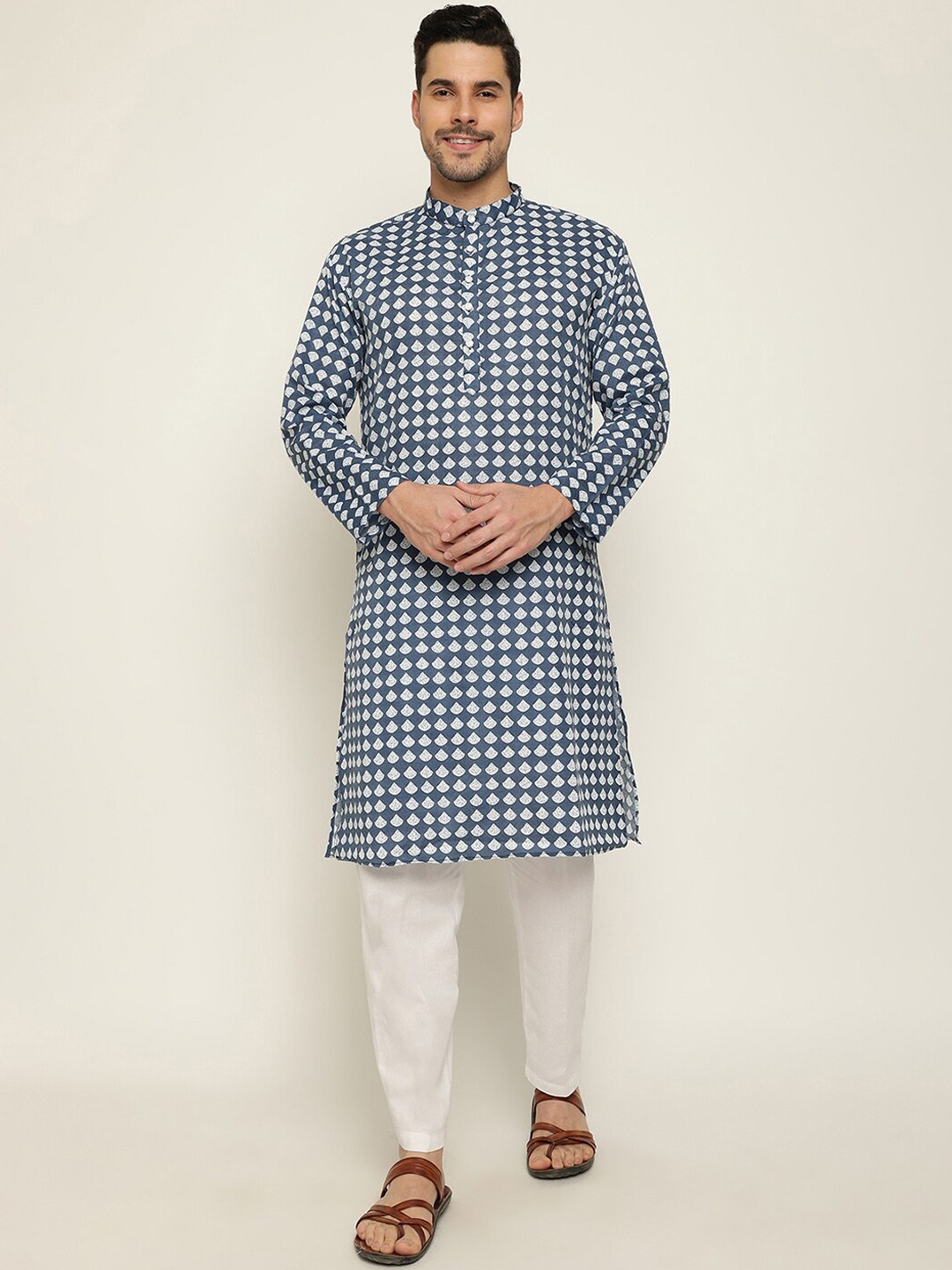 

Kannan Printed Mandarin Collar Organic Cotton Kurta With Trousers, Blue