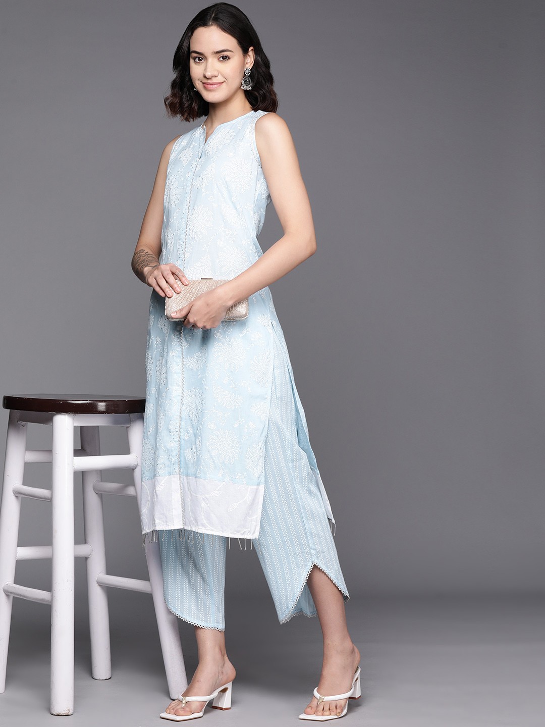 

Ahalyaa Floral Printed Regular Pure Cotton Kurta With Palazzos, Blue