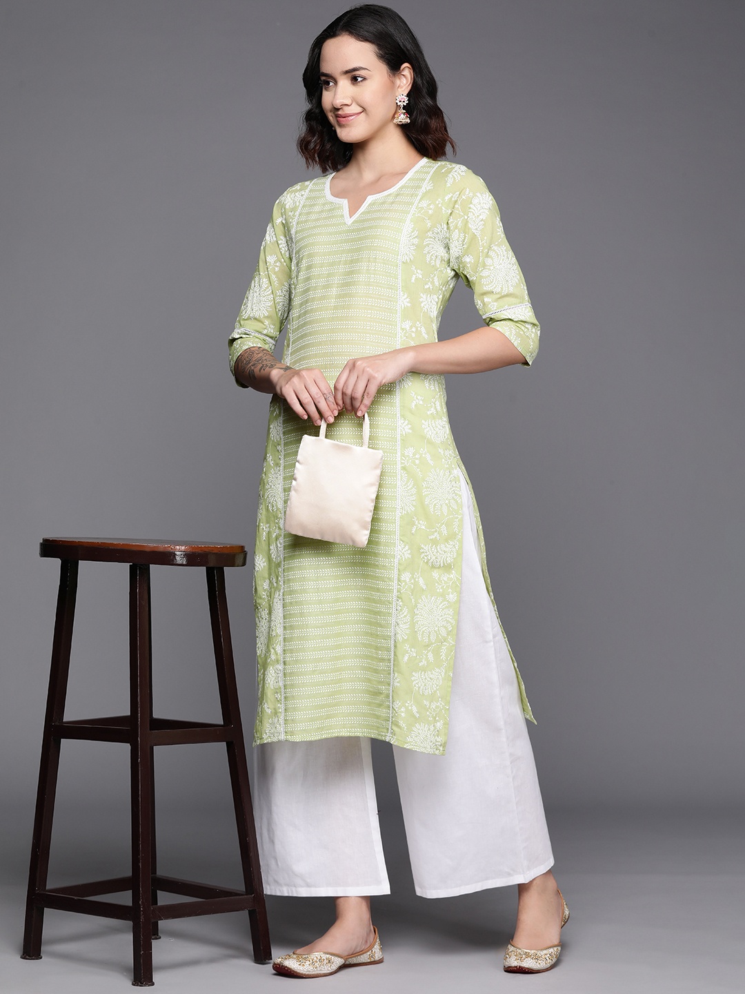 

Ahalyaa Floral Printed Panelled Sweetheart Neck Pure Cotton Kurta With Palazzos, Green