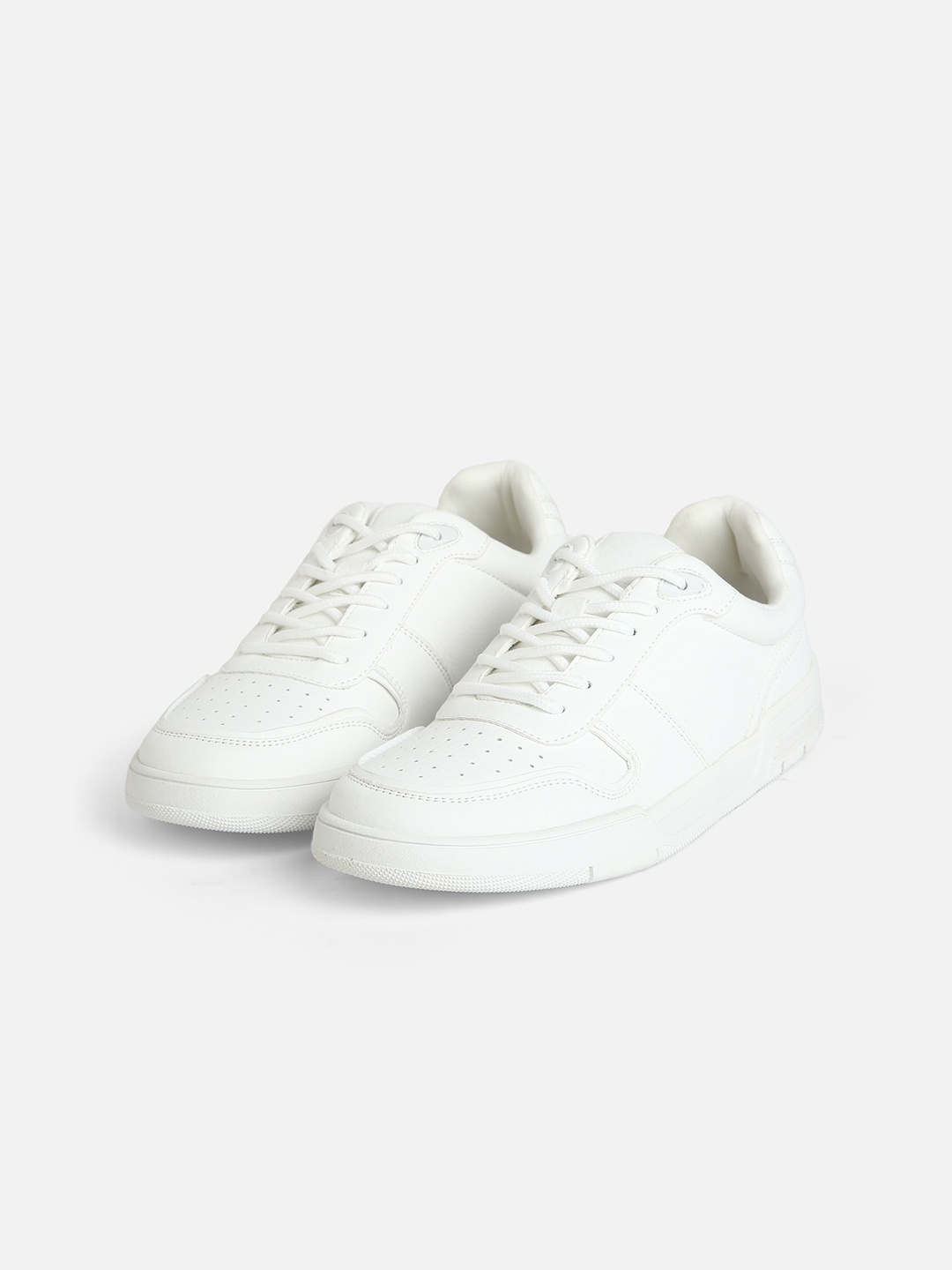 

Call It Spring Women WYLDERR100 Perforations Comfort Insole Basics Sneakers, White