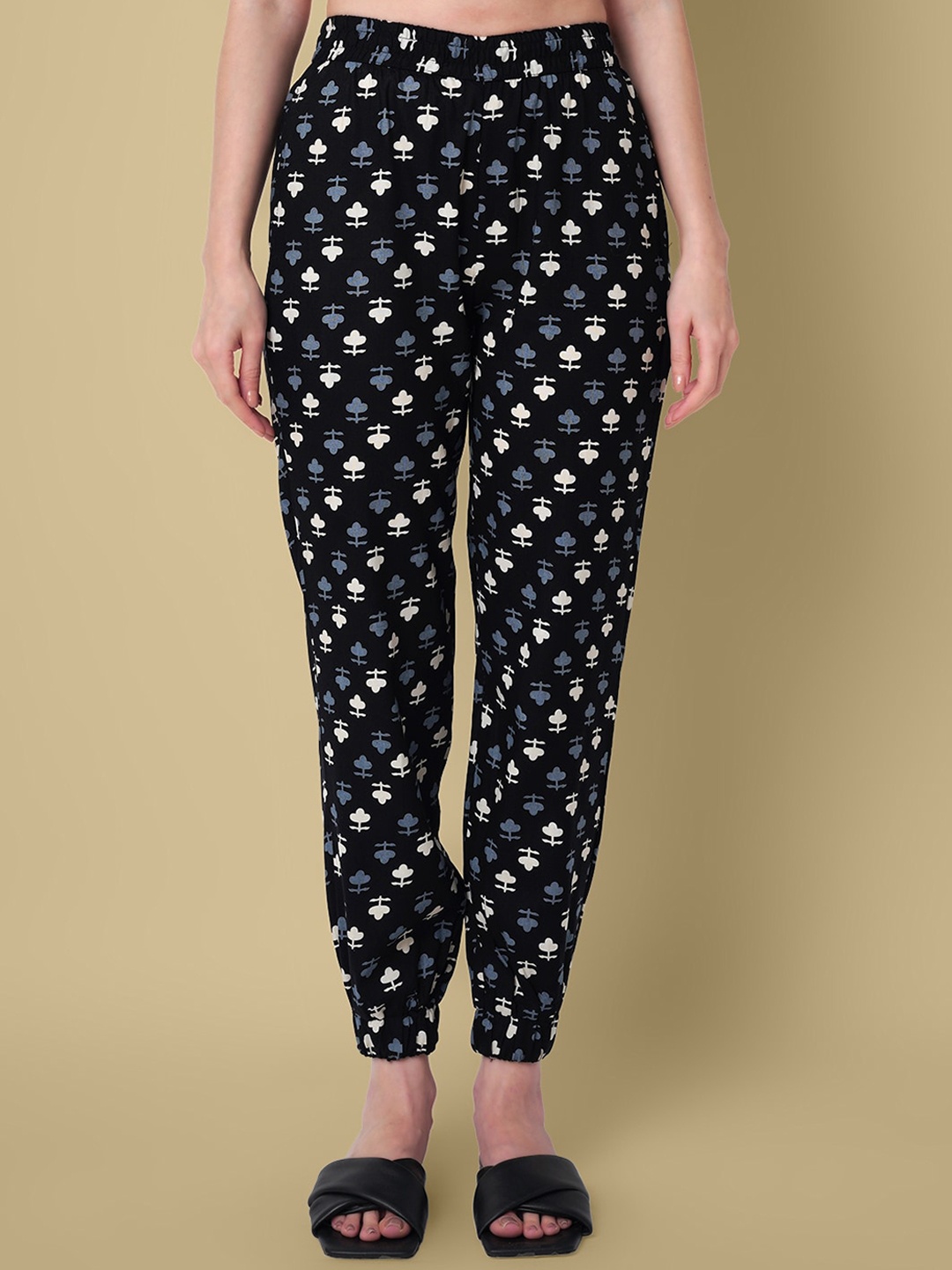 

DAEVISH Women Printed Smart Loose Fit Easy Wash Joggers, Black