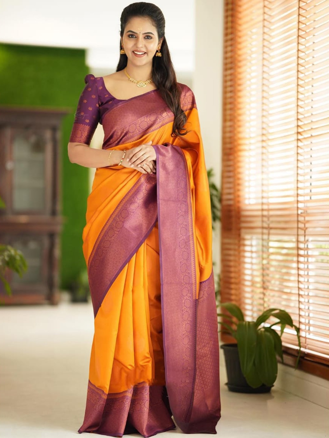 

AVANTIKA FASHION Ethnic Motifs Woven Design Zari Pure Silk Kanjeevaram Saree, Yellow