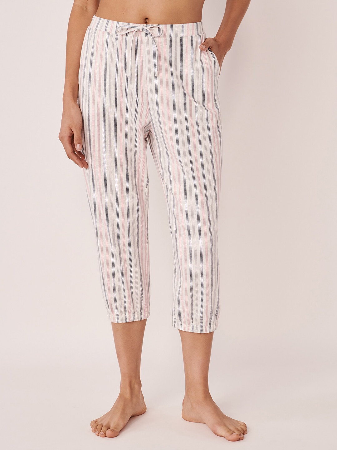 

La Vie en Rose Women Striped Capris, White