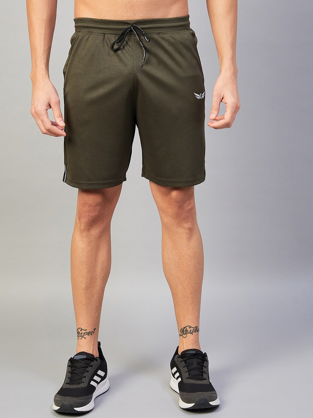 

CHROME & CORAL Men Solid Sports Shorts, Olive