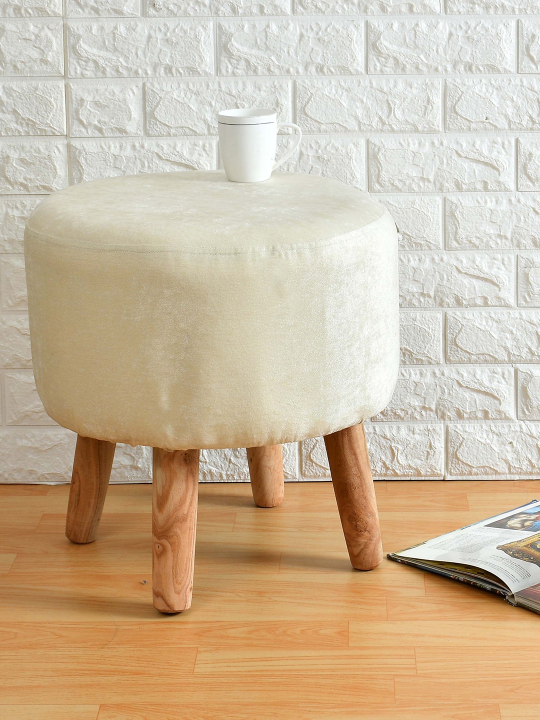 

PRESTO Cream-Colored Ottoman With Wooden Legs