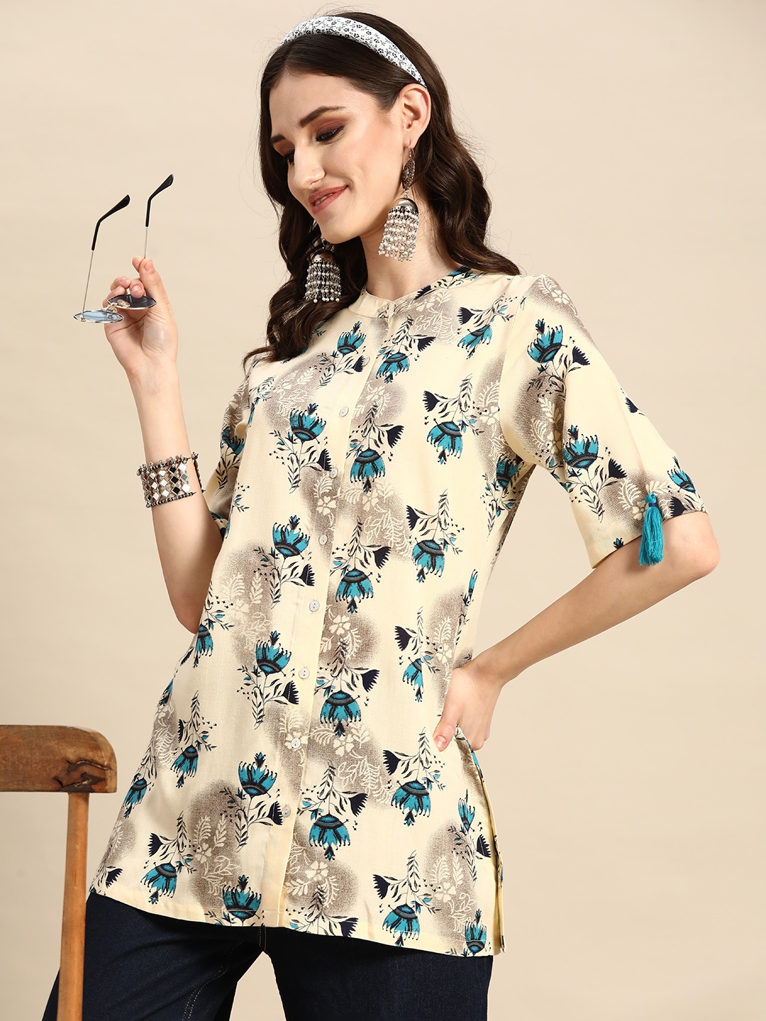 

Sangria Floral Printed Mandarin Collar Kurti, Cream