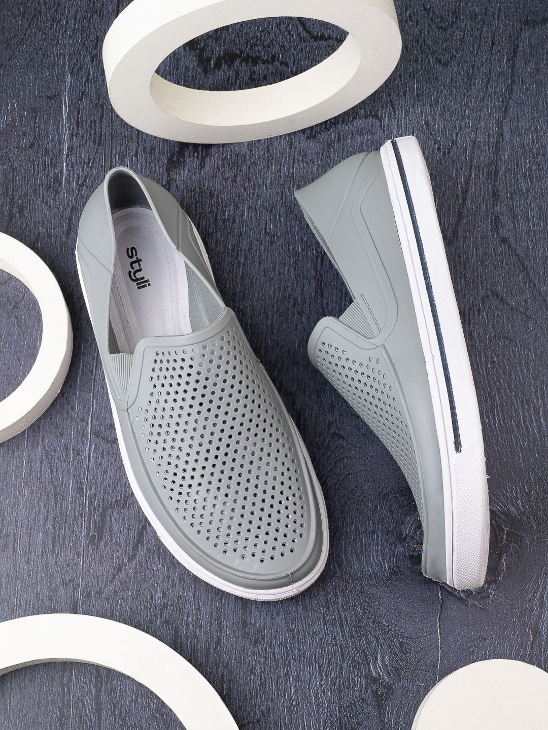 

Styli Men Perforations Contrast Sole Slip-On Sneakers, Grey