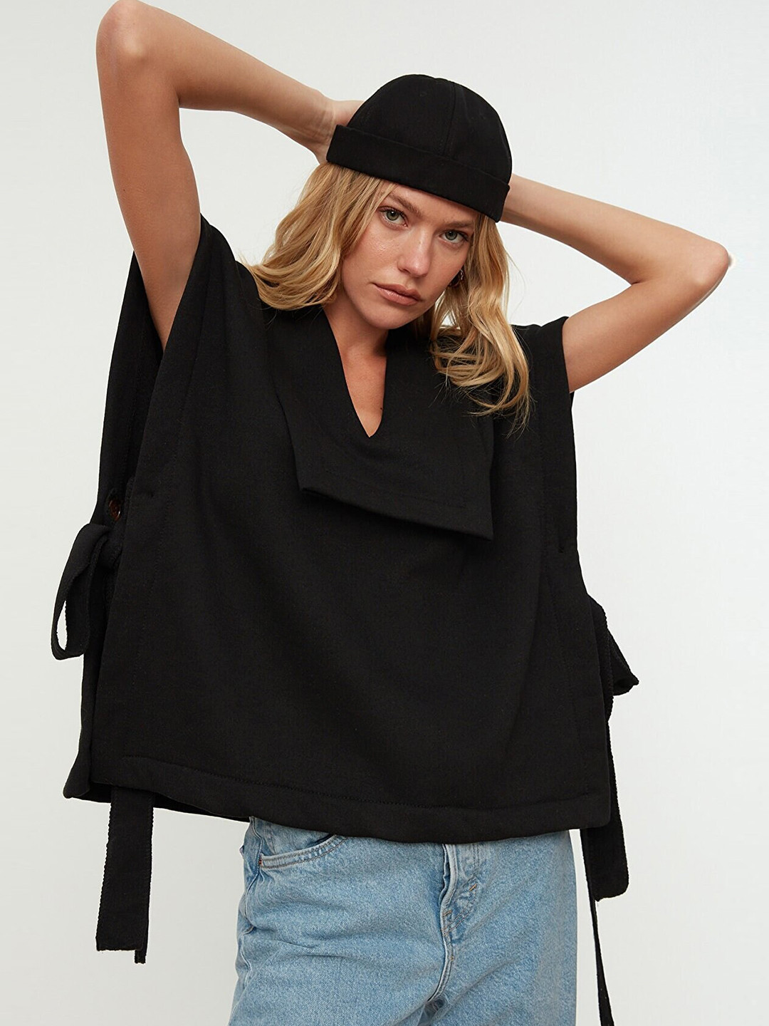 

Trendyol V-Neck Short Sleeves Top, Black