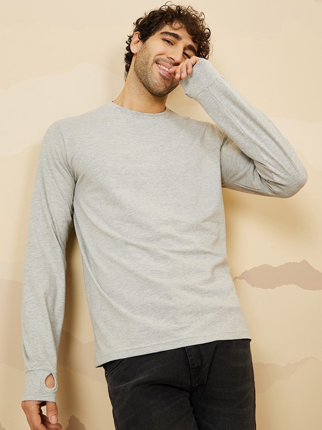 

Styli Men Solid Round Neck Knitted Thumbhook Fit T-Shirt, Grey