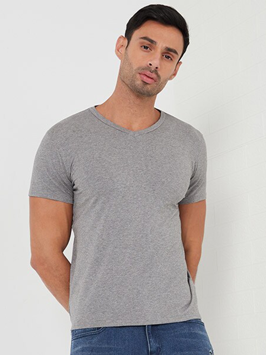 

Styli Solid V-Neck Muscle Fit T-Shirt, Grey