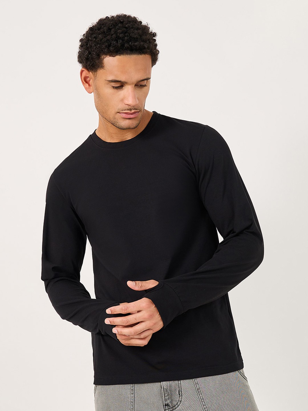 

Styli Men Solid Round Neck Knitted Thumbhook Fit T-Shirt, Black