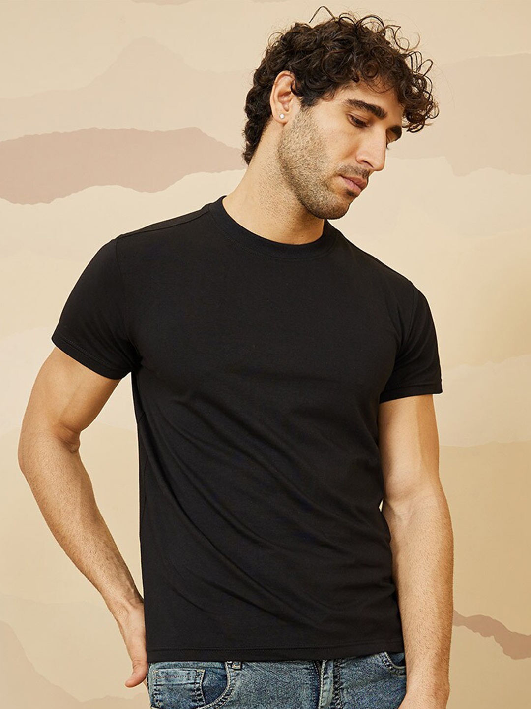 

Styli Black Round Neck Cotton Muscle Fit T Shirt