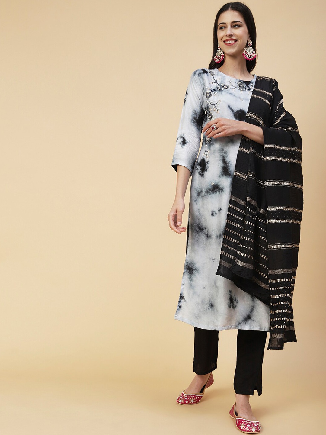 

FASHOR Abstract Dyed Beads & Stones Kurta with Trousers & Dupatta, Grey