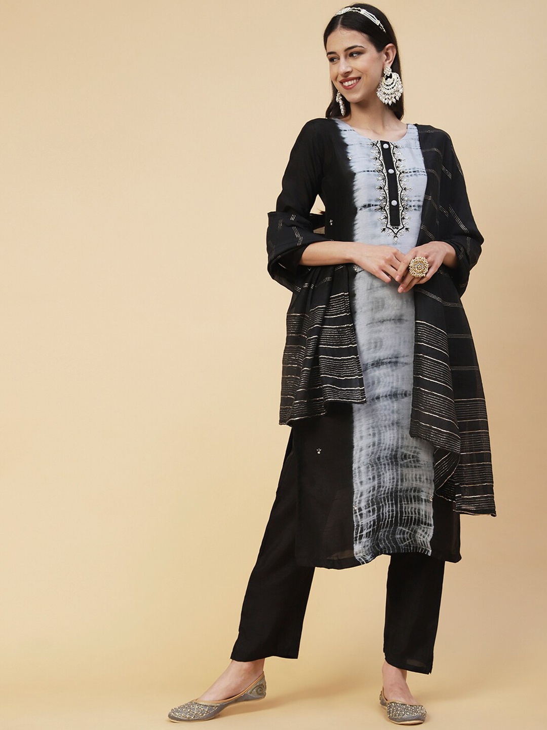 

FASHOR Dyed Regular Sequinned Kurta With Trousers & Dupatta, Black