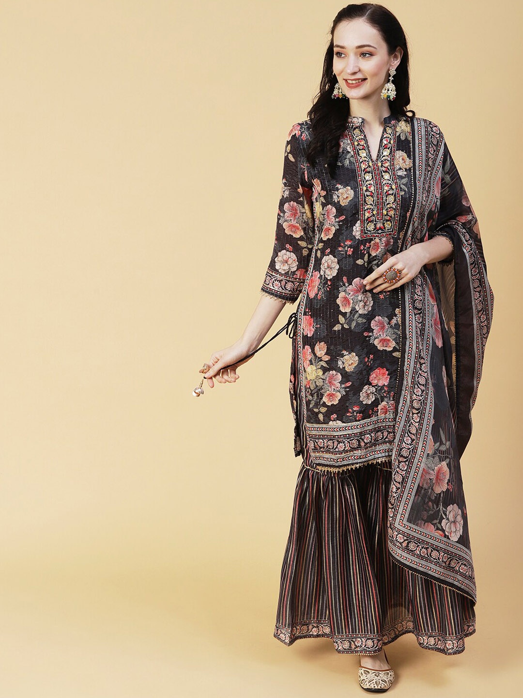 

FASHOR Floral Printed Mandarin Collar Sequinned Kurta With Sharara & Dupatta, Black