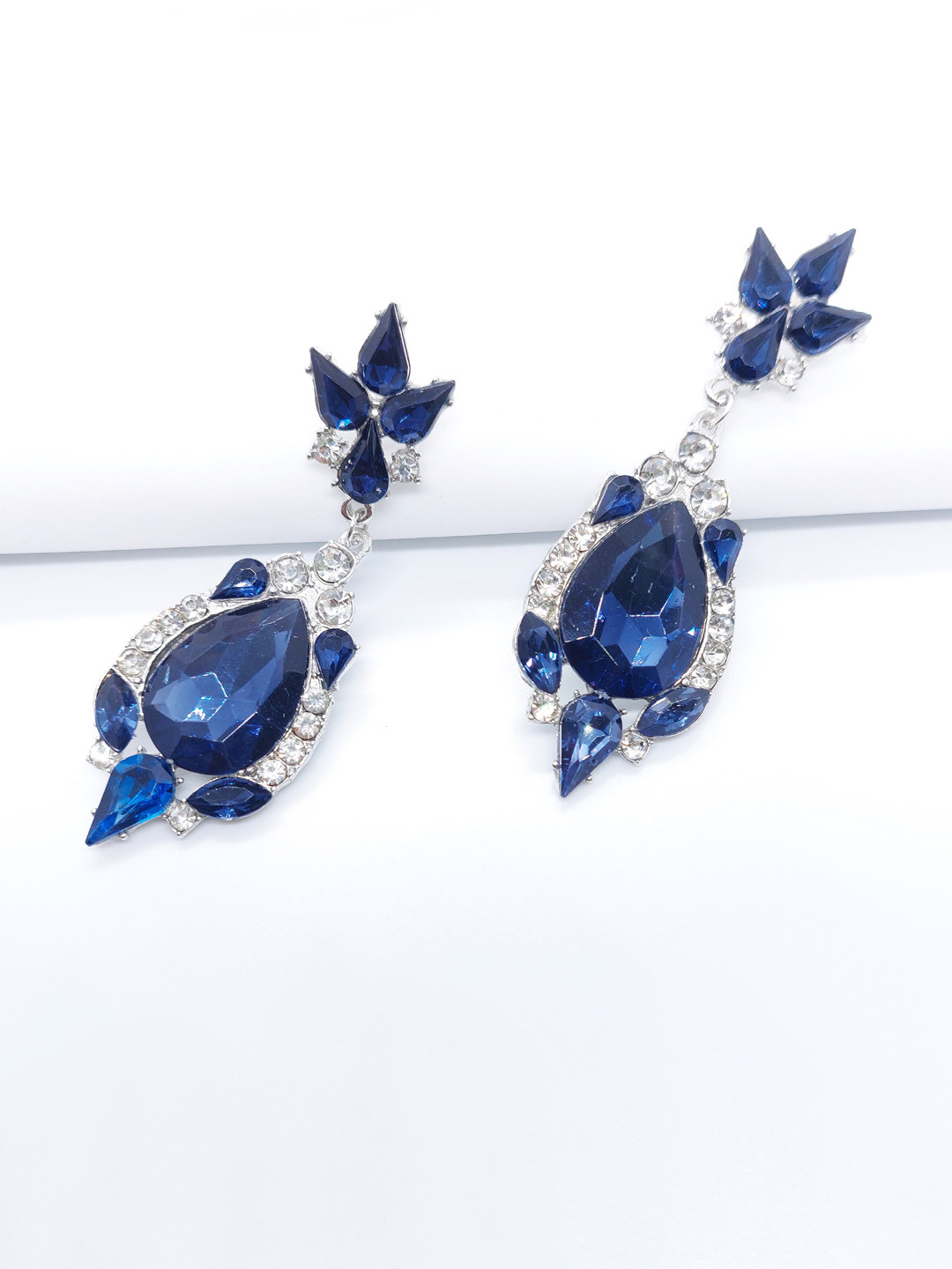 

AVANT-GARDE PARIS Silver-Plated Teardrop Designed Contemporary Drop Earrings