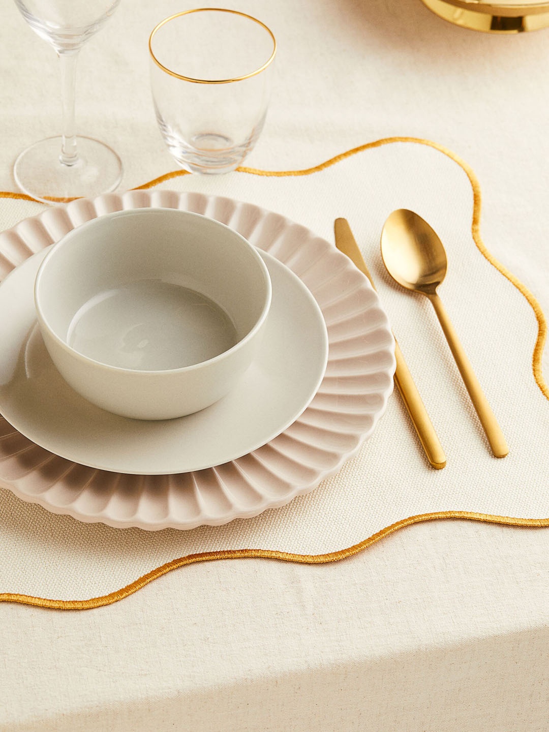 

H&M White & Yellow Pure Cotton Scallop-Edged Place Mat