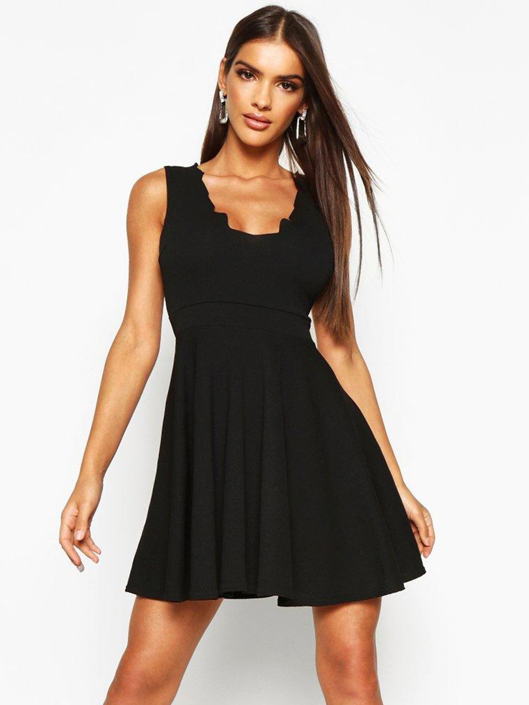

Boohoo Scalloped Plunge V-Neckline Fit & Flare Dress, Black