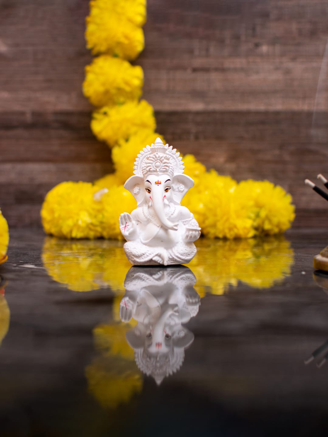 

StatueStudio White Small Ganesha Idol Showpieces