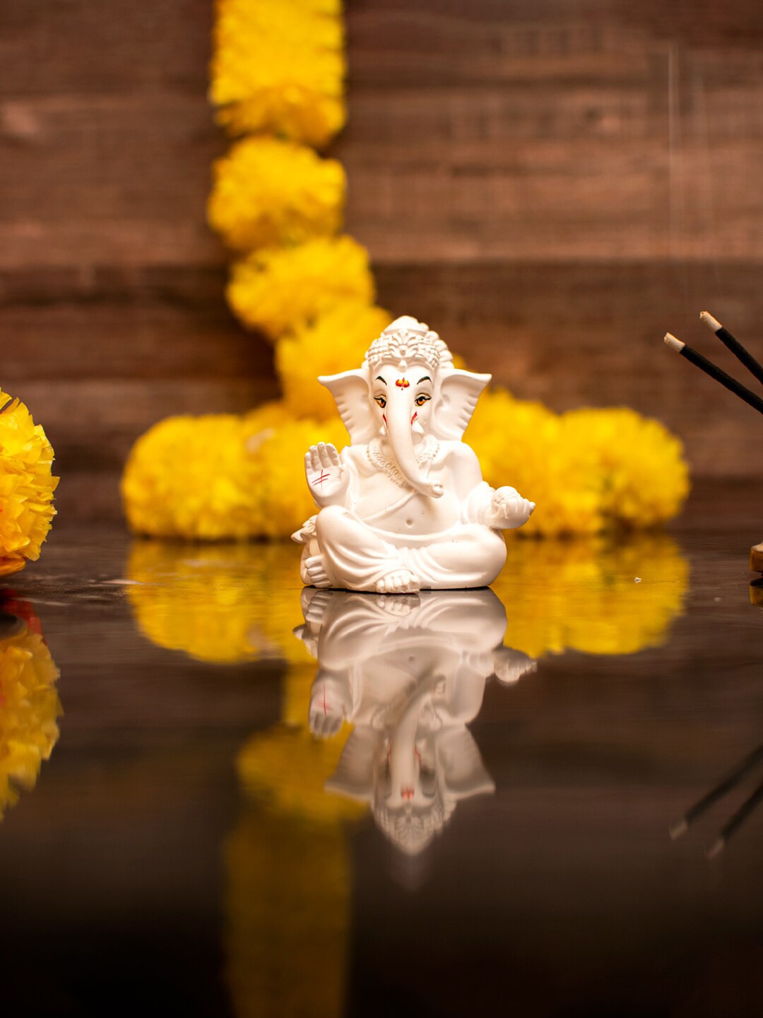 

StatueStudio White Small Ganesha Idol Showpiece