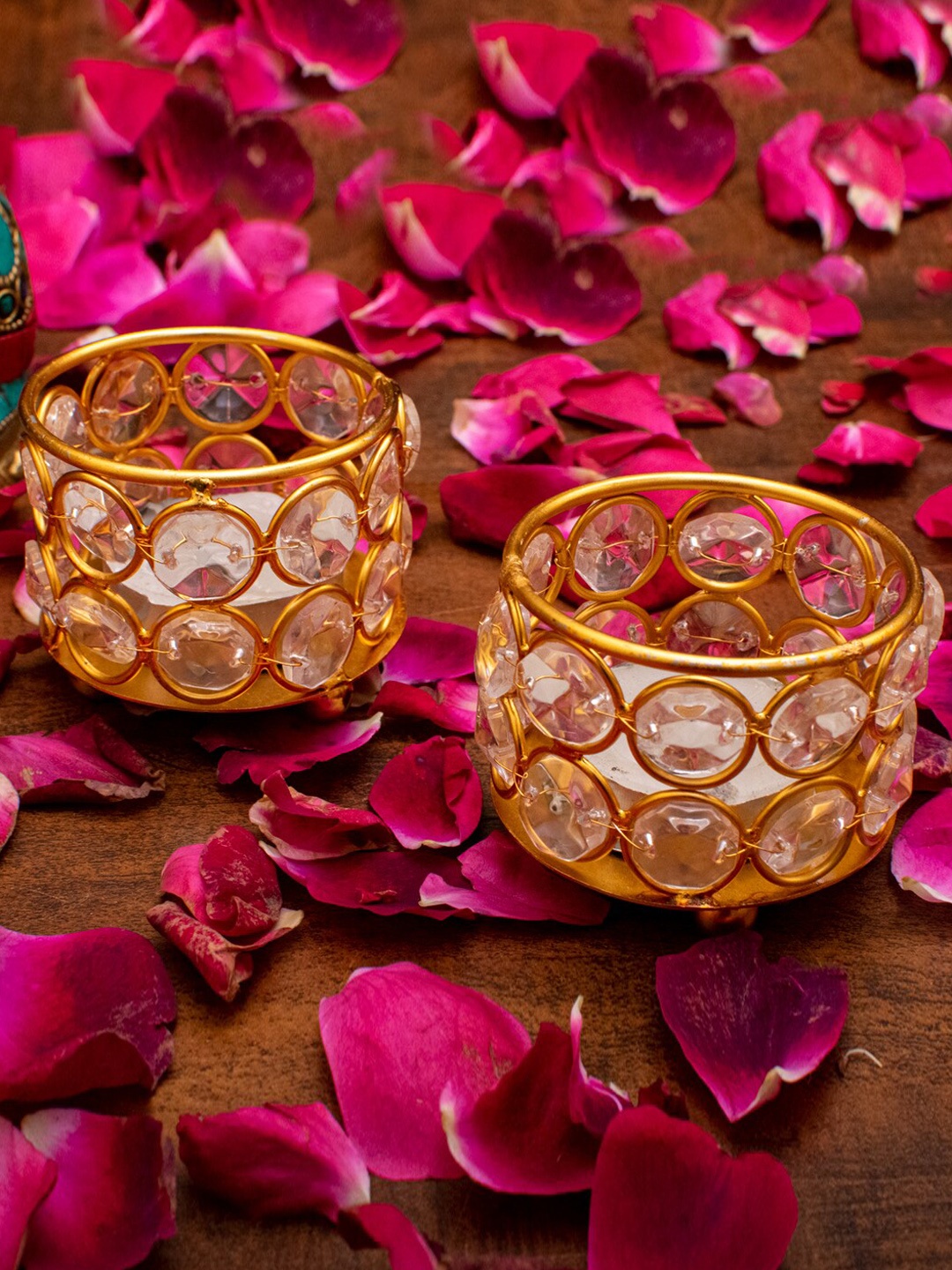 

StatueStudio Gold-Toned 2 Pieces Textured Tea Light Candle Holders