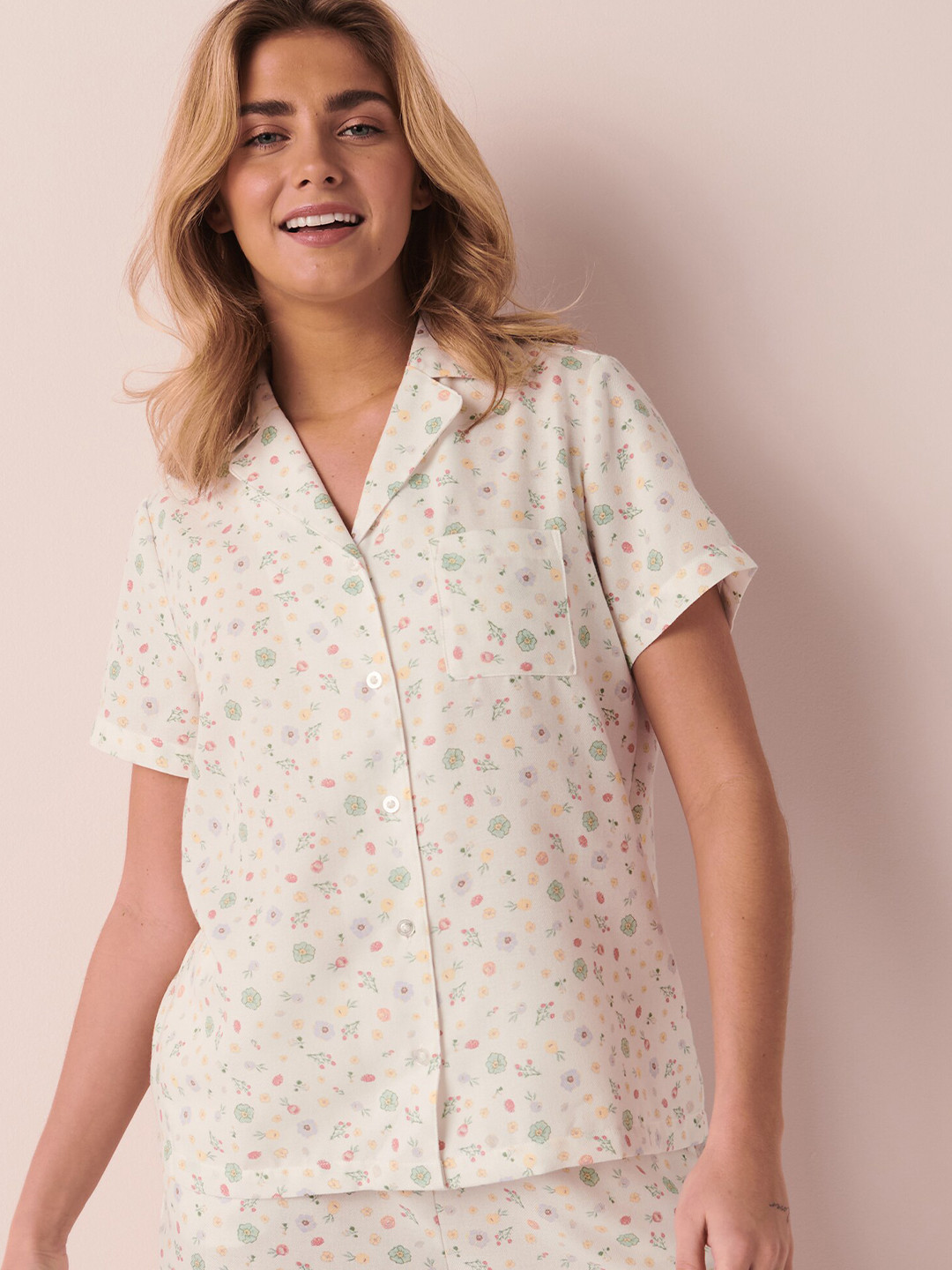 

La Vie en Rose Floral Printed Casual Shirt, Cream