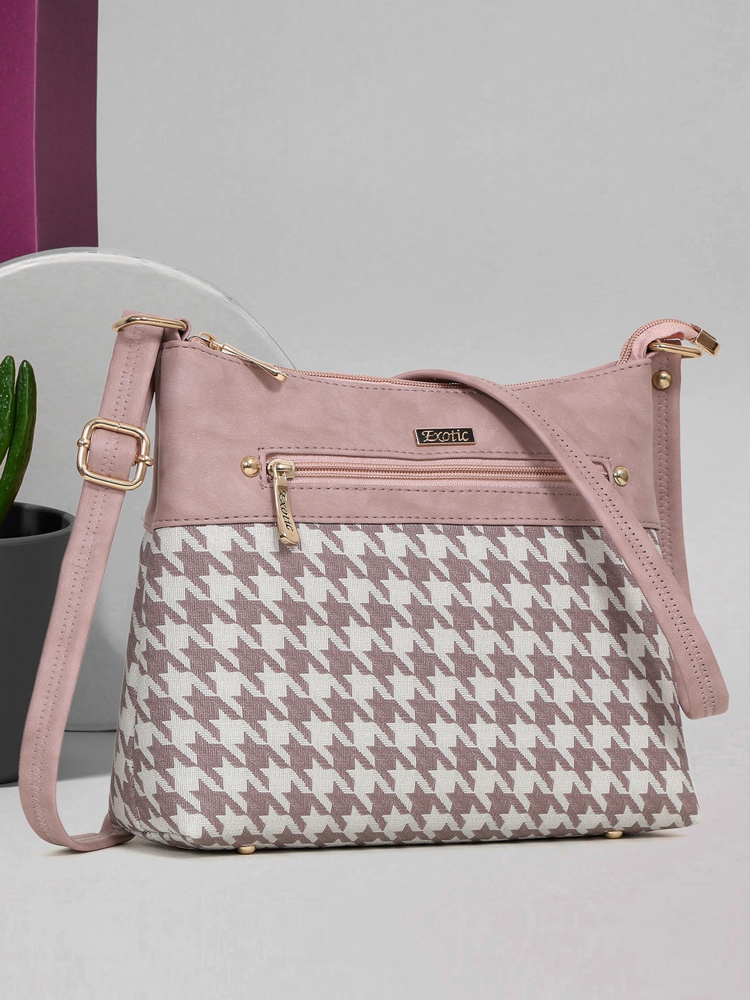 

Exotic Geometric PU Structured Sling Bag, Pink