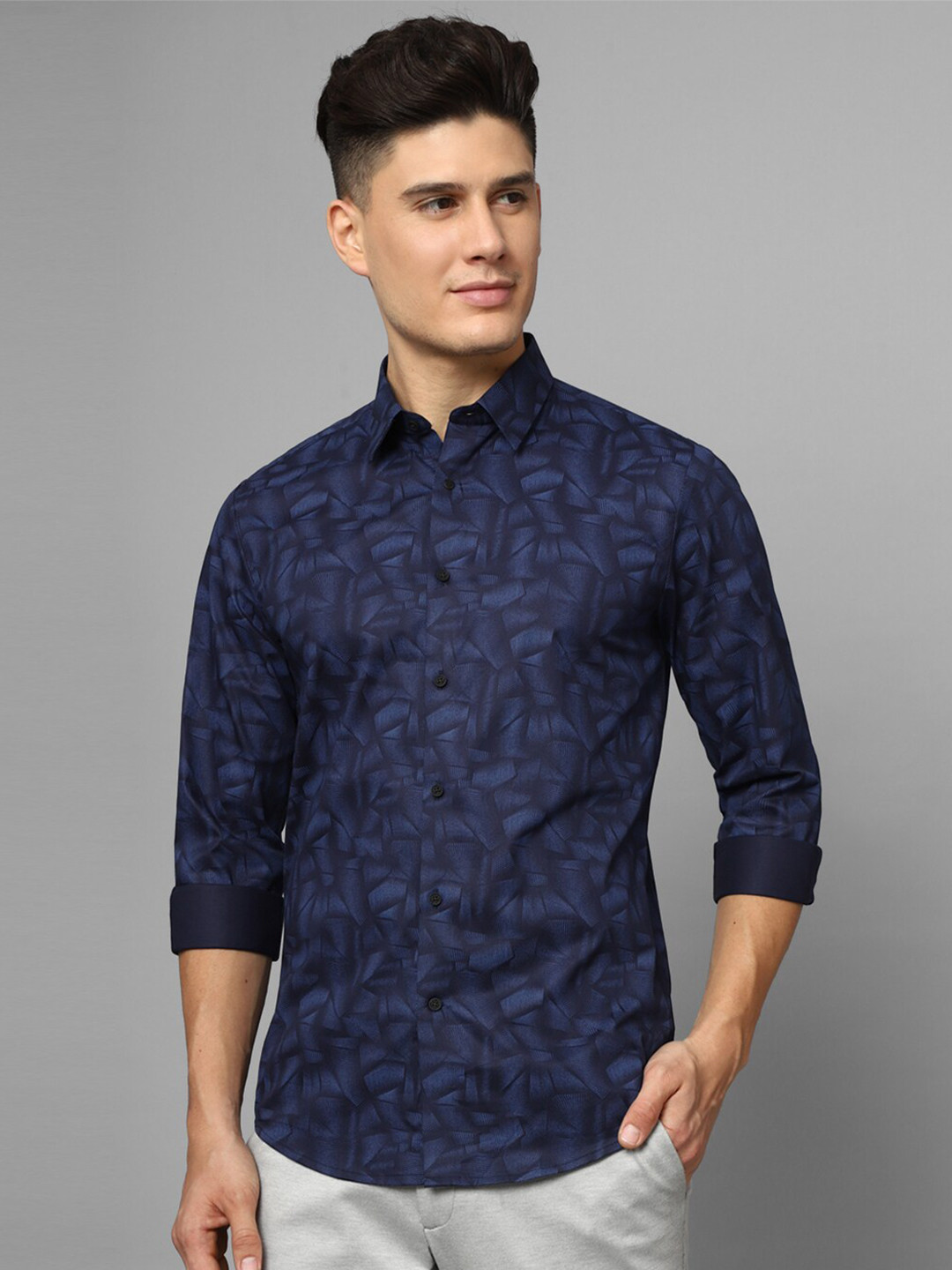 

Louis Philippe Sport Slim Fit Geometric Printed Casual Shirt, Navy blue