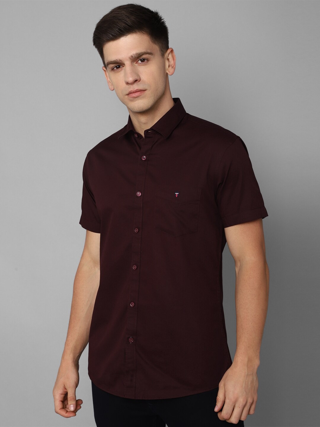 

Louis Philippe Sport Spread Collar Short Sleeves Cotton Casual Shirt, Maroon